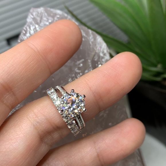 Sparkly 14kt and 18kt white gold bridal wedding ring set - Picture 9 of 9